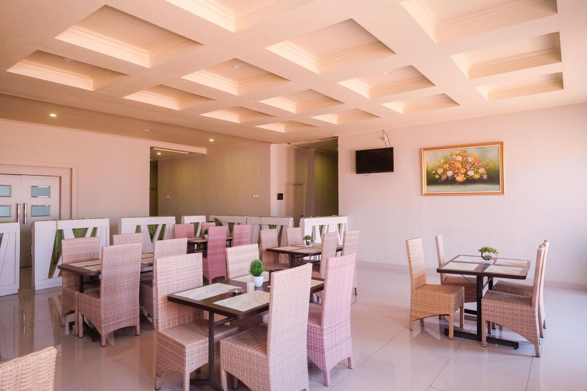Urbanview Hotel Dedy Jaya Brebes Exteriör bild
