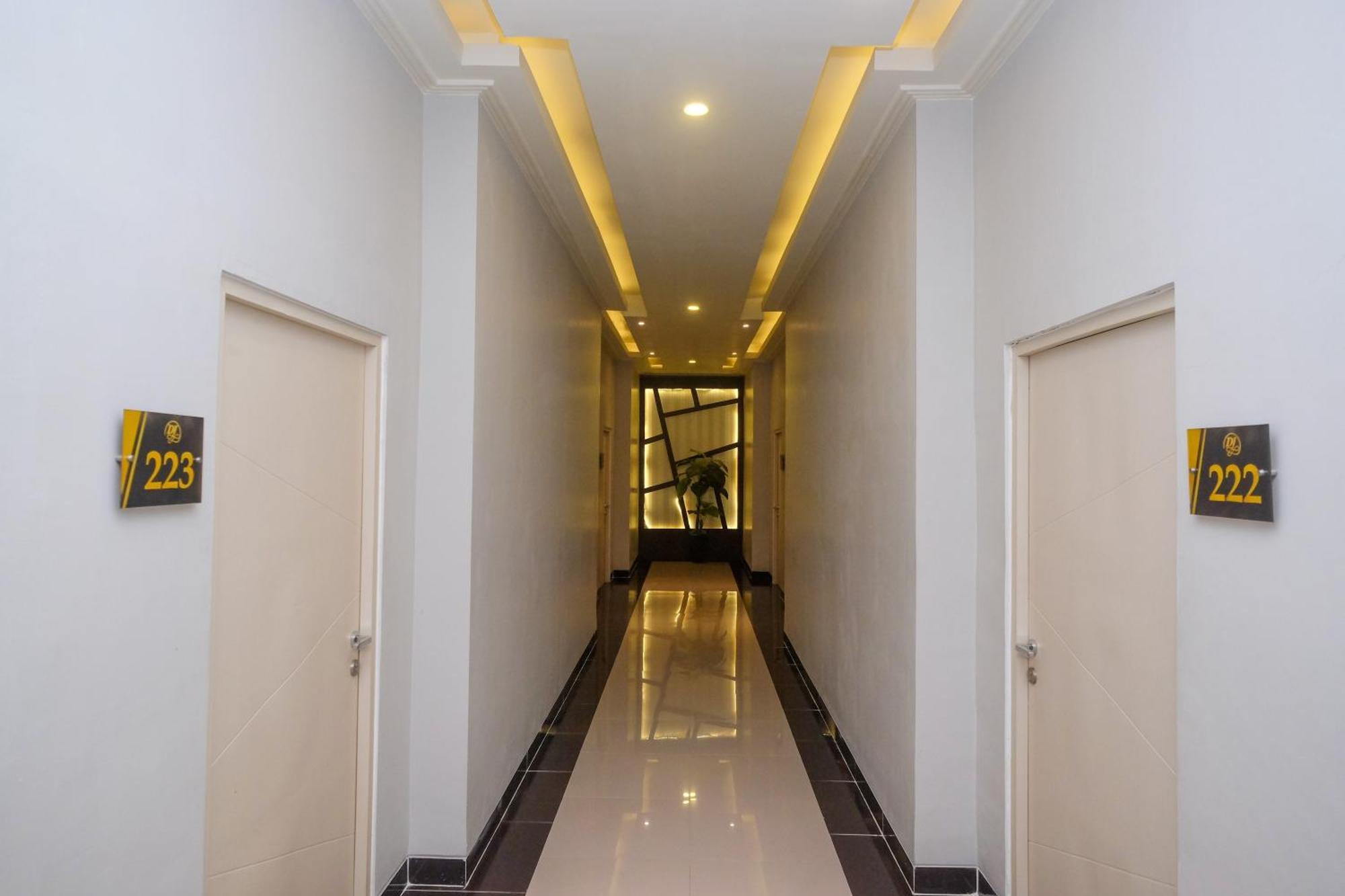Urbanview Hotel Dedy Jaya Brebes Exteriör bild