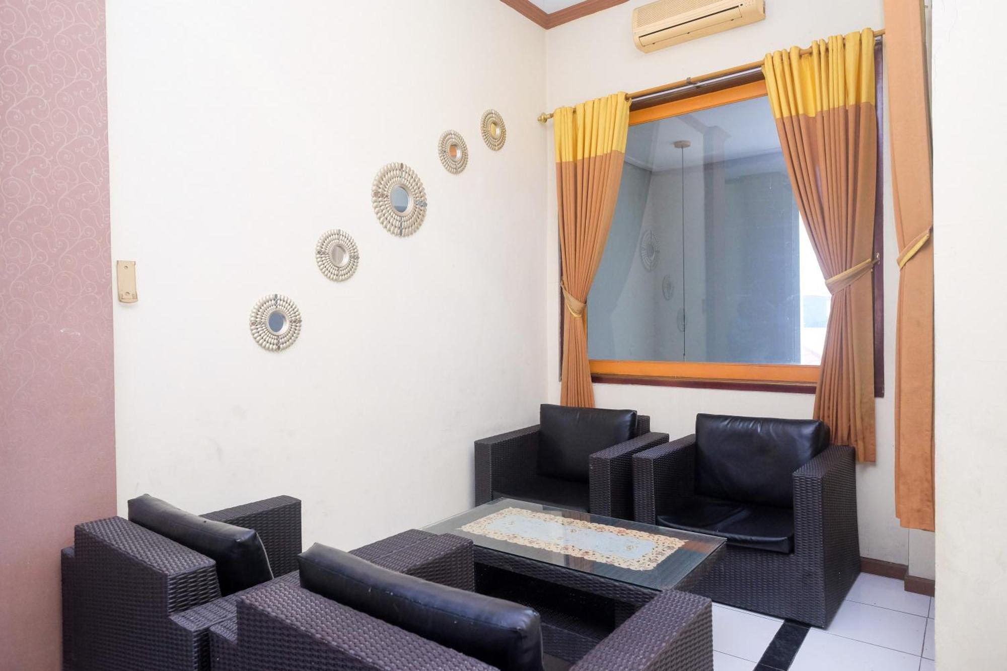 Urbanview Hotel Dedy Jaya Brebes Exteriör bild