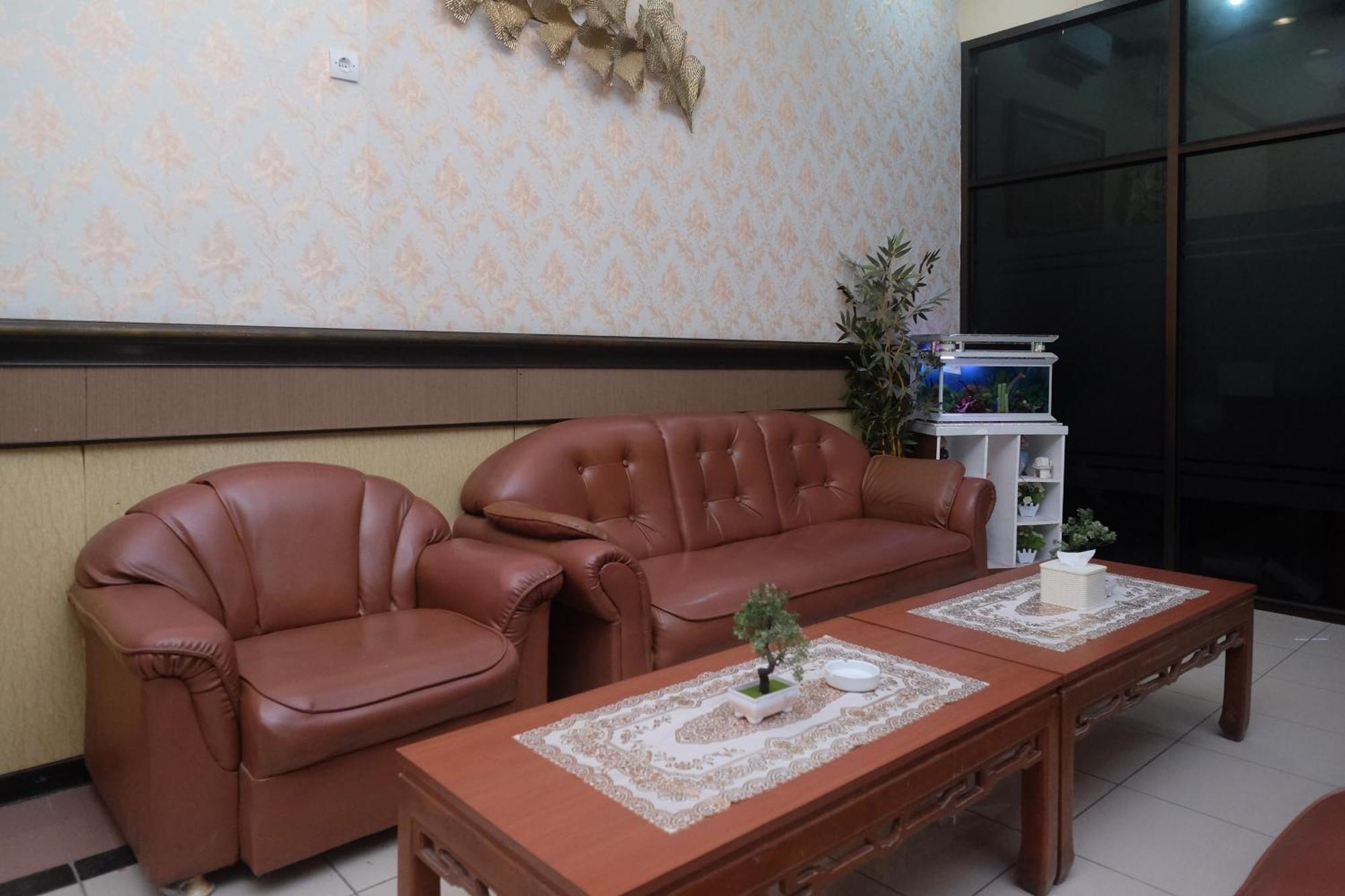Urbanview Hotel Dedy Jaya Brebes Exteriör bild