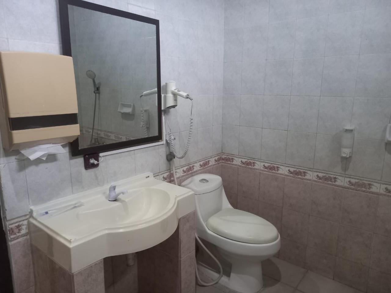 Urbanview Hotel Dedy Jaya Brebes Exteriör bild