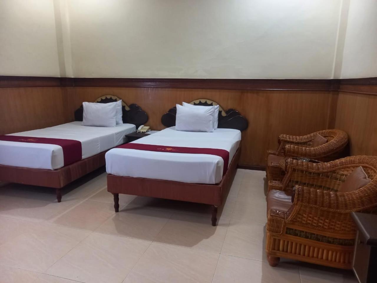 Urbanview Hotel Dedy Jaya Brebes Exteriör bild