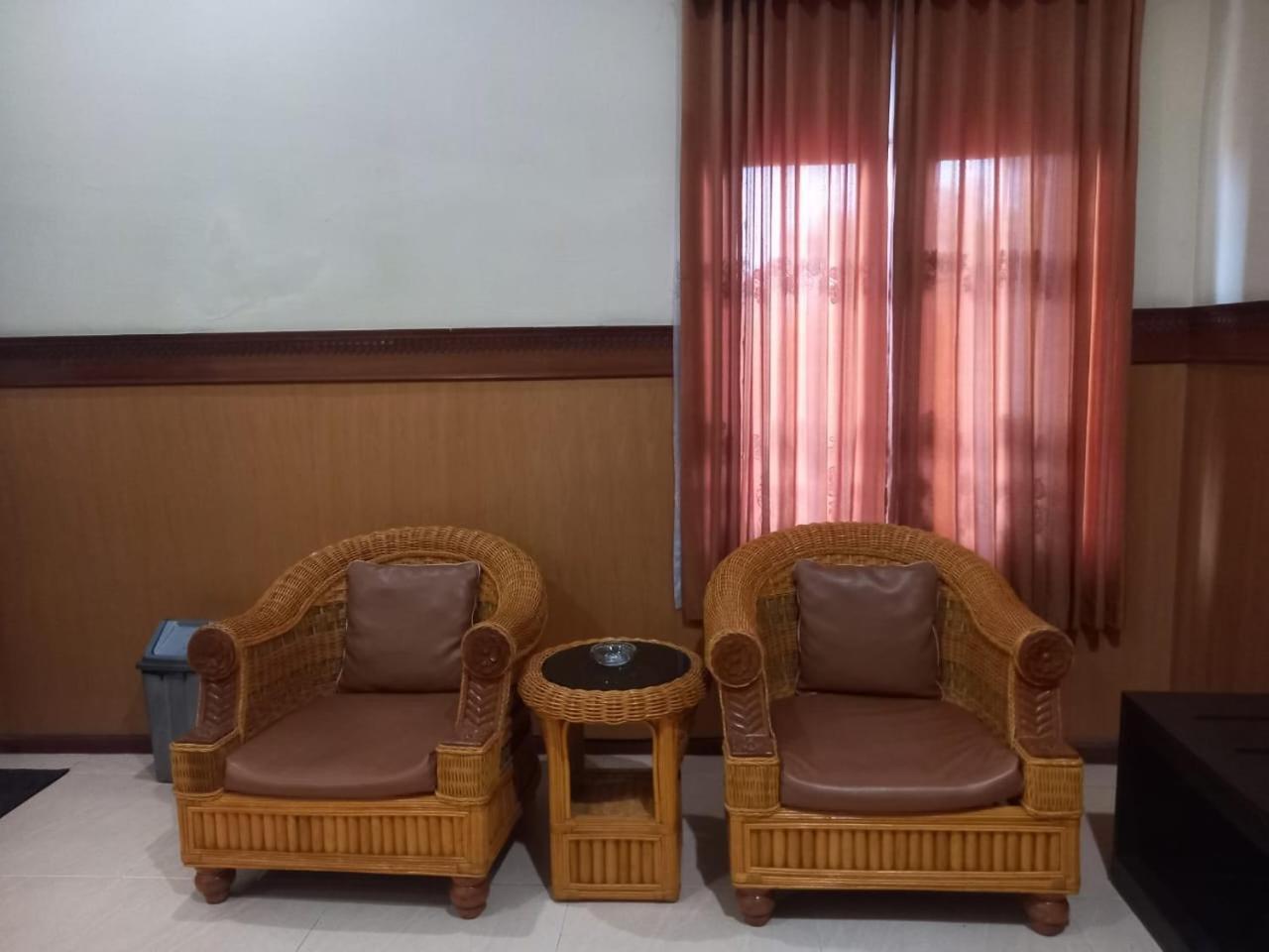 Urbanview Hotel Dedy Jaya Brebes Exteriör bild