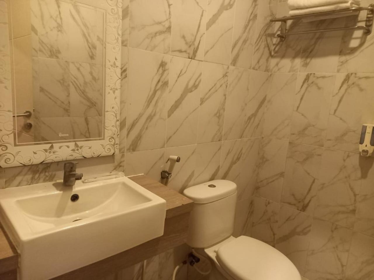 Urbanview Hotel Dedy Jaya Brebes Exteriör bild