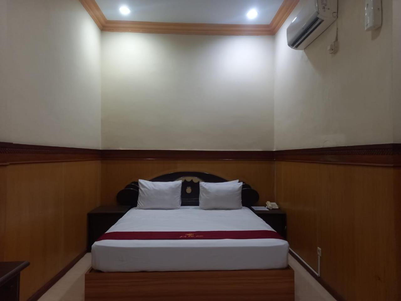 Urbanview Hotel Dedy Jaya Brebes Exteriör bild