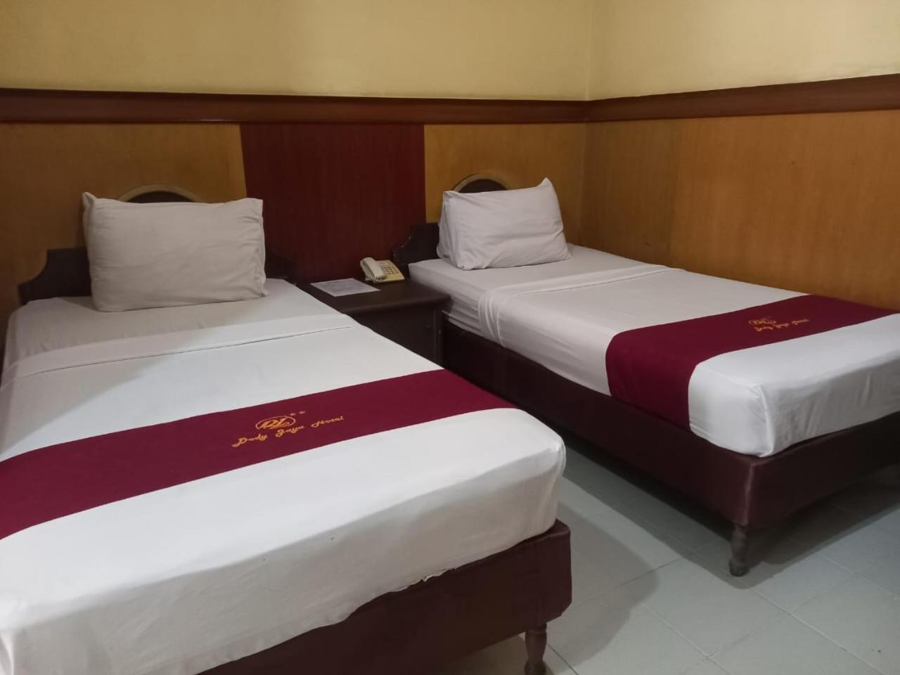 Urbanview Hotel Dedy Jaya Brebes Exteriör bild