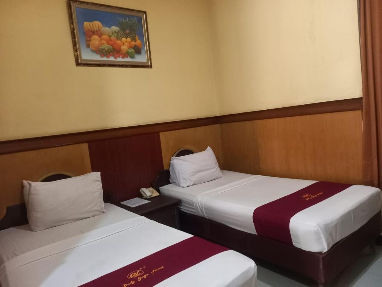 Urbanview Hotel Dedy Jaya Brebes Exteriör bild