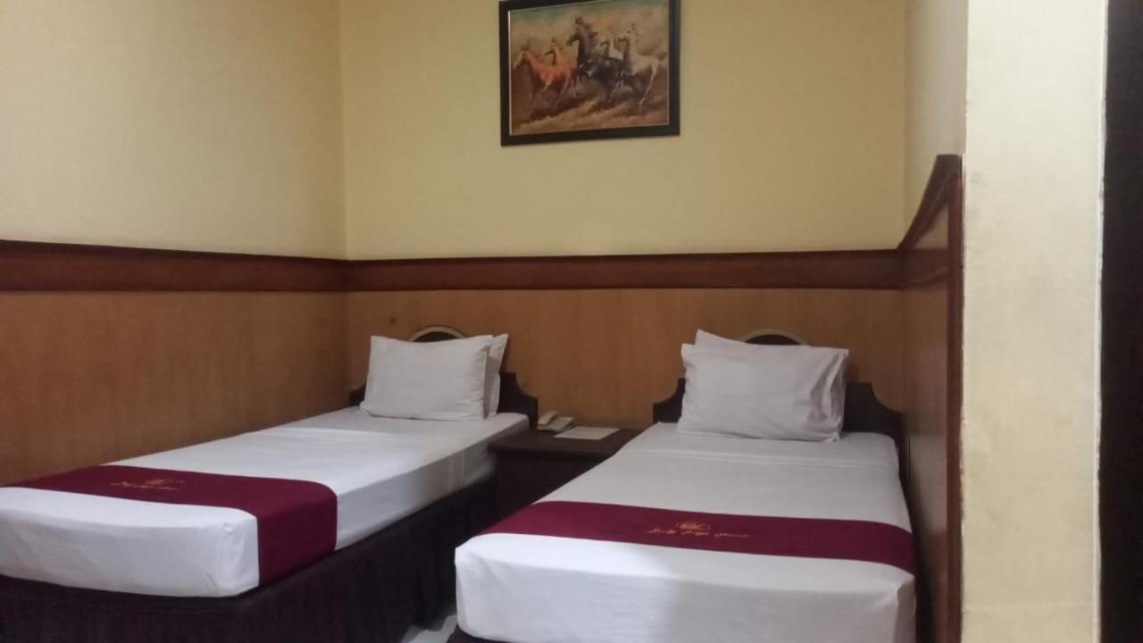 Urbanview Hotel Dedy Jaya Brebes Exteriör bild