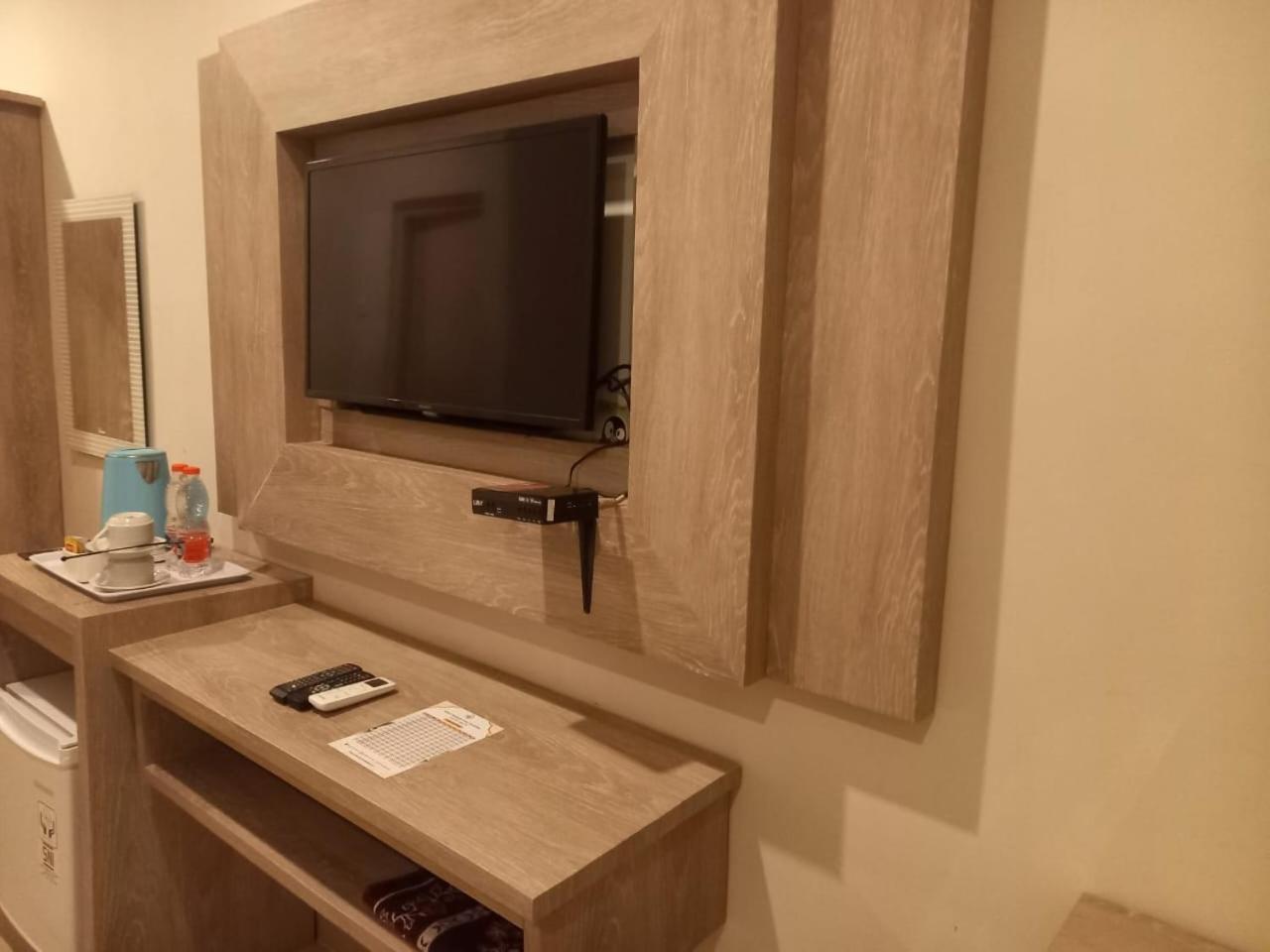 Urbanview Hotel Dedy Jaya Brebes Exteriör bild