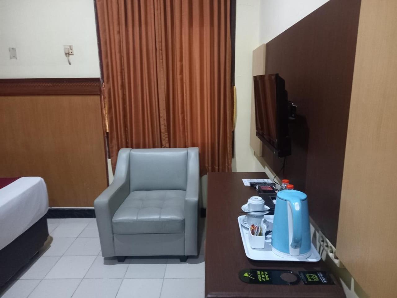 Urbanview Hotel Dedy Jaya Brebes Exteriör bild